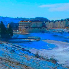 P1170308    Partenza, h. 9.35 . Cannone sparaneve. Si prepara il week-end. Quasi  pronte anche le piste di discesa.